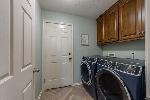 3764 SW Boulder Drive, Lee's Summit, MO 64082