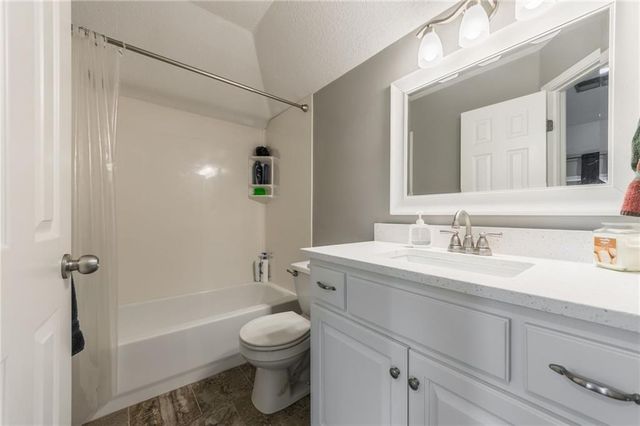 3764 SW Boulder Drive, Lee's Summit, MO 64082