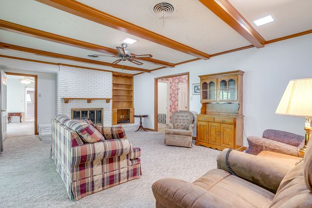 411 S Waco Street, Weatherford, TX 76086