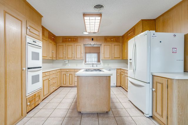 411 S Waco Street, Weatherford, TX 76086