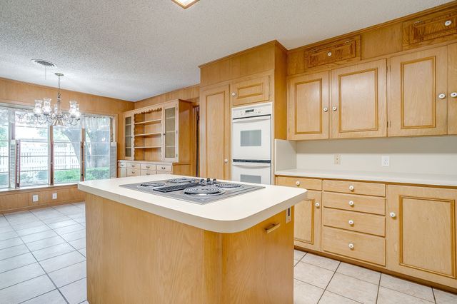 411 S Waco Street, Weatherford, TX 76086