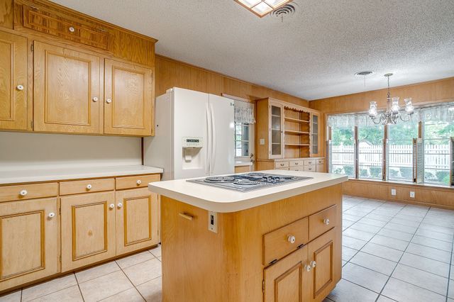 411 S Waco Street, Weatherford, TX 76086