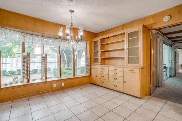 411 S Waco Street, Weatherford, TX 76086