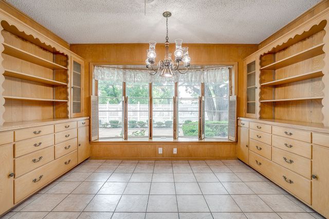 411 S Waco Street, Weatherford, TX 76086