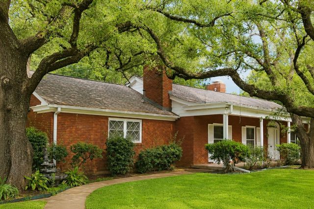 411 S Waco Street, Weatherford, TX 76086