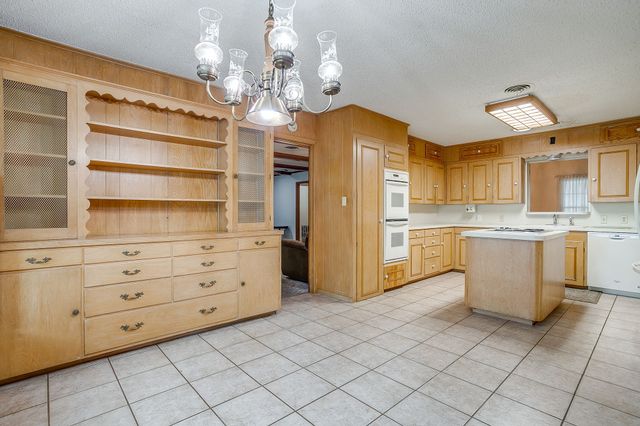 411 S Waco Street, Weatherford, TX 76086