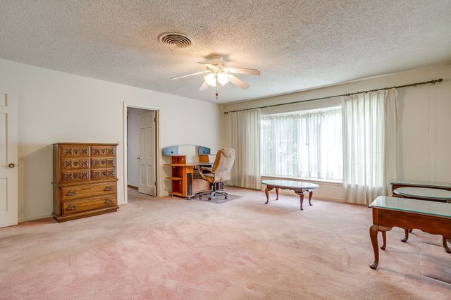 411 S Waco Street, Weatherford, TX 76086