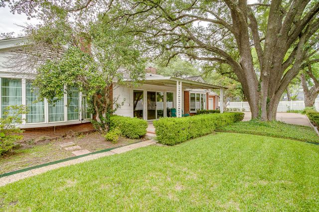 411 S Waco Street, Weatherford, TX 76086
