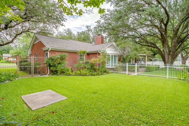 411 S Waco Street, Weatherford, TX 76086