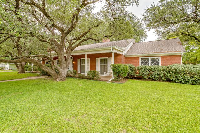 411 S Waco Street, Weatherford, TX 76086