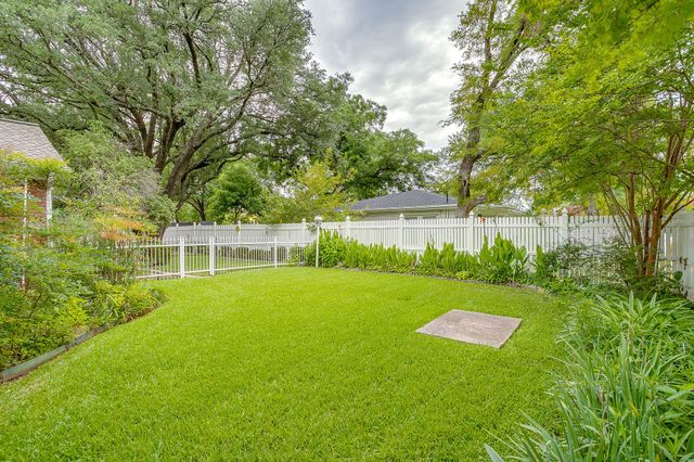 411 S Waco Street, Weatherford, TX 76086
