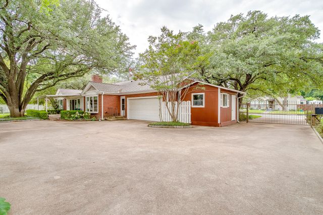 411 S Waco Street, Weatherford, TX 76086
