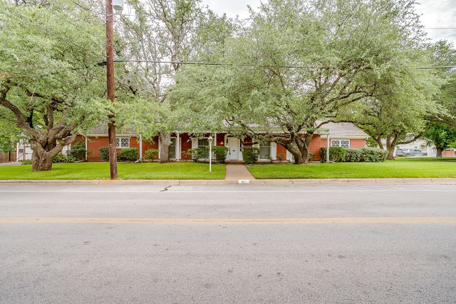 411 S Waco Street, Weatherford, TX 76086