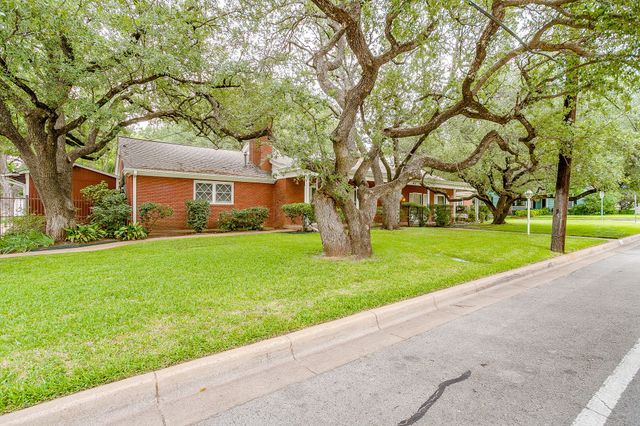 411 S Waco Street, Weatherford, TX 76086