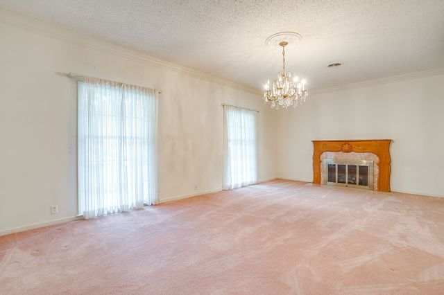 411 S Waco Street, Weatherford, TX 76086