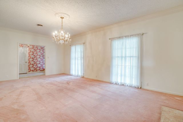 411 S Waco Street, Weatherford, TX 76086