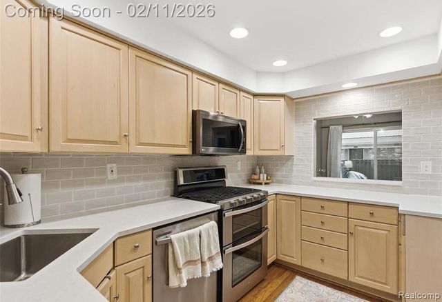 1806 N Torquay Avenue, Royal Oak, MI 48073