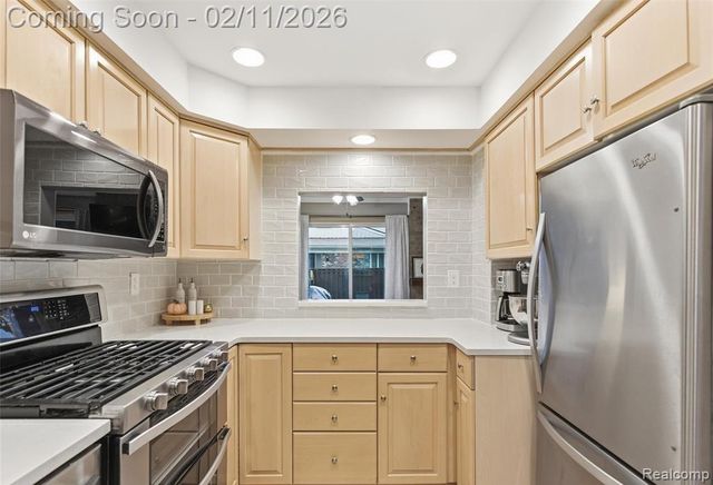 1806 N Torquay Avenue, Royal Oak, MI 48073