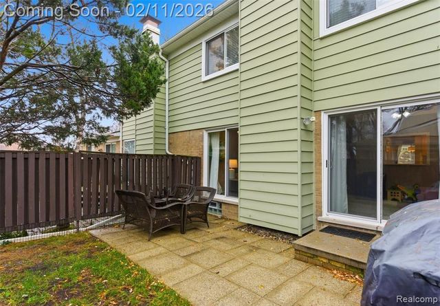 1806 N Torquay Avenue, Royal Oak, MI 48073