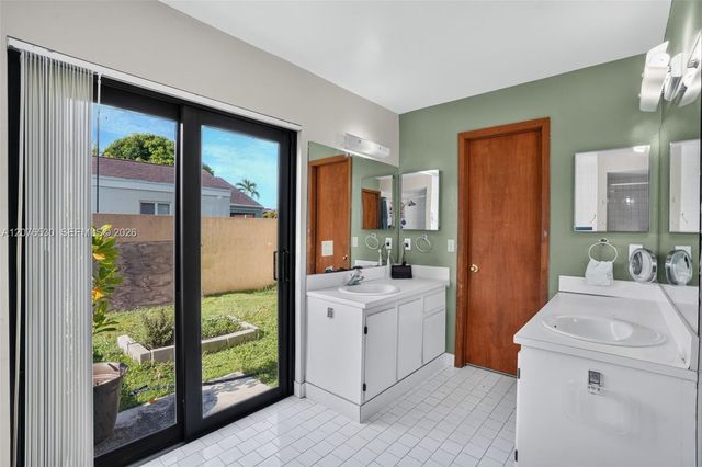 15660 SW 152nd Place, Miami, FL 33187