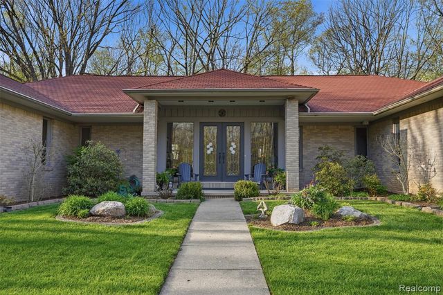 2846 Duana Drive, Milford, MI 48380