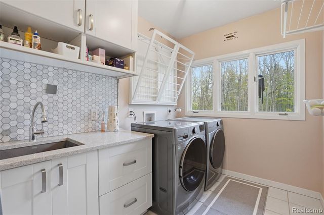 2846 Duana Drive, Milford, MI 48380