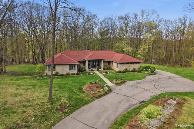 2846 Duana Drive, Milford, MI 48380