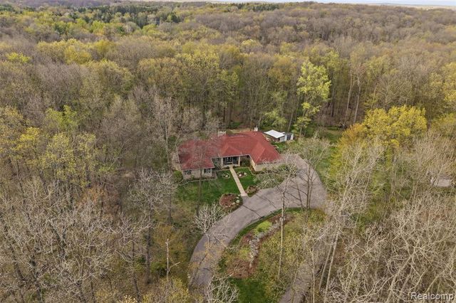 2846 Duana Drive, Milford, MI 48380