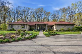 2846 Duana Drive, Milford, MI 48380