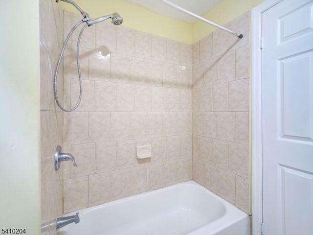 52 Amherst St, East Orange City, NJ 07018