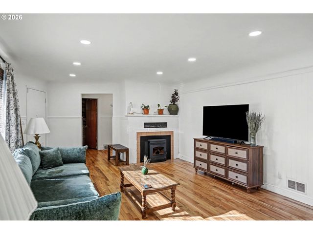 283 DELMAR Dr, Salem, OR 97303