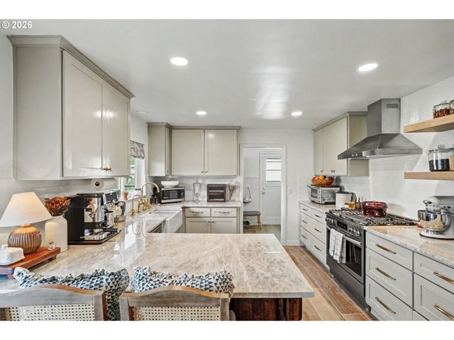 283 DELMAR Dr, Salem, OR 97303