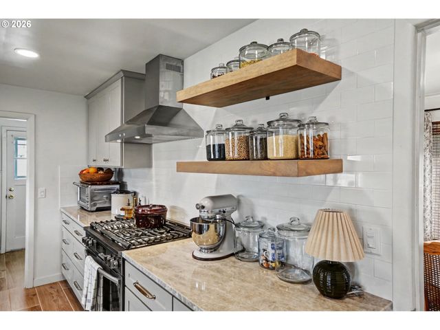 283 DELMAR Dr, Salem, OR 97303