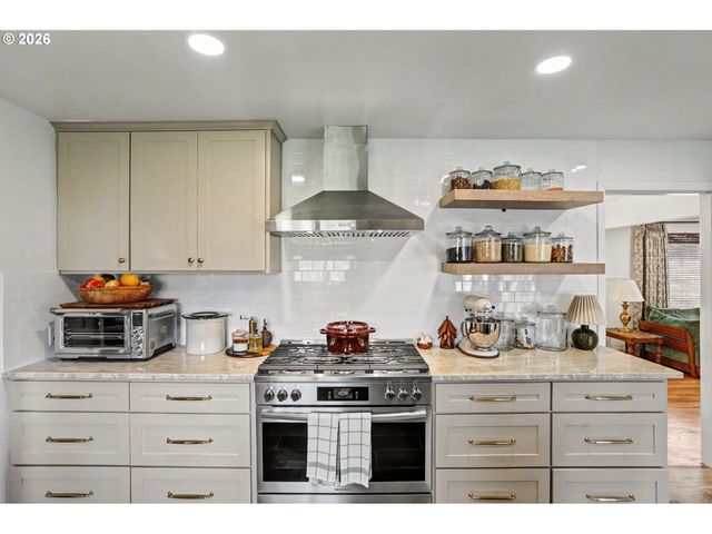 283 DELMAR Dr, Salem, OR 97303