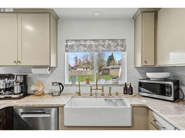 283 DELMAR Dr, Salem, OR 97303