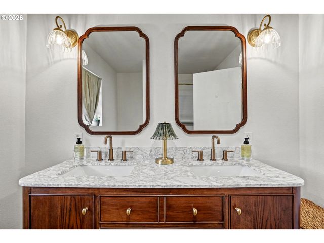 283 DELMAR Dr, Salem, OR 97303