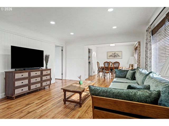 283 DELMAR Dr, Salem, OR 97303