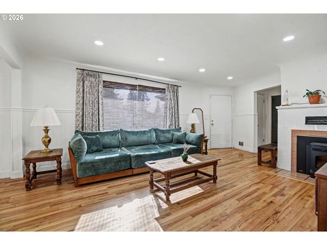 283 DELMAR Dr, Salem, OR 97303