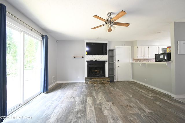4617 Middleburg Ct, Louisville, KY 40241