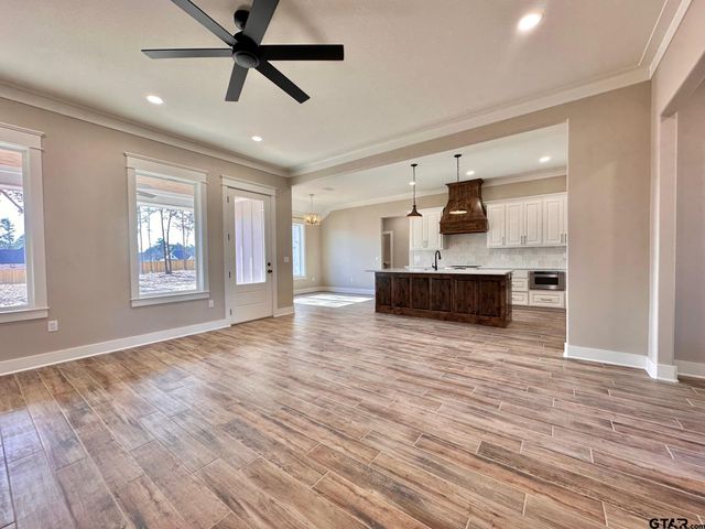 195 Clara Ln, Kilgore, TX 75662