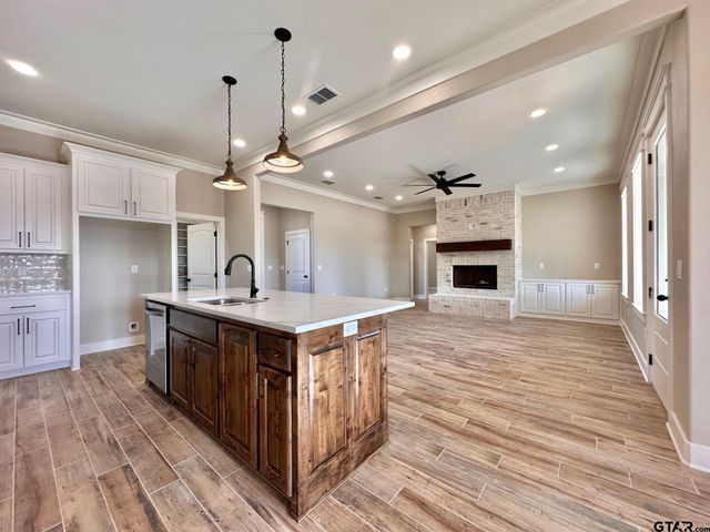 195 Clara Ln, Kilgore, TX 75662