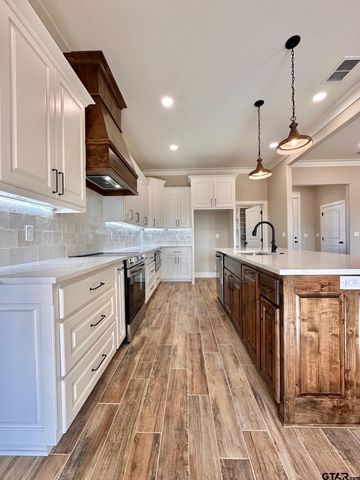 195 Clara Ln, Kilgore, TX 75662