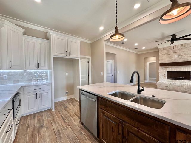 195 Clara Ln, Kilgore, TX 75662