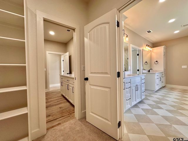 195 Clara Ln, Kilgore, TX 75662