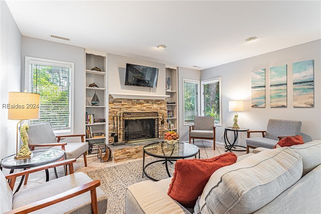 8 Surf Scoter Rd, Hilton Head Island, SC 29928