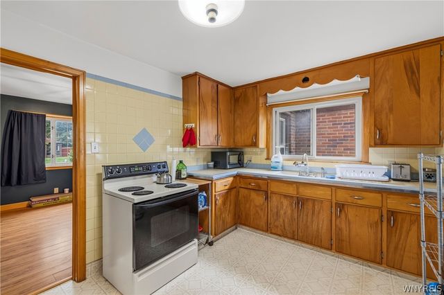 744 Seymour Avenue, Niagara Falls, NY 14305