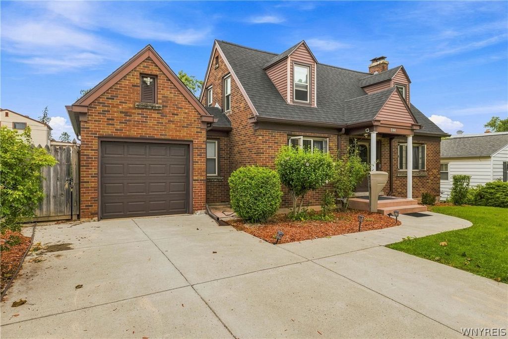 744 Seymour Avenue, Niagara Falls, NY 14305