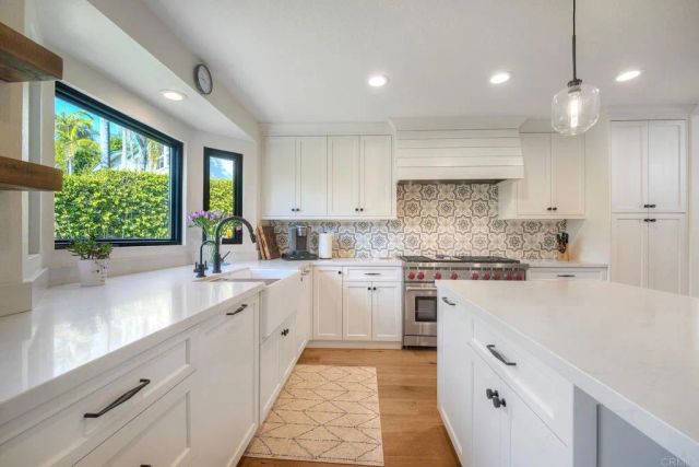 1011 Monterey Vista Way, Encinitas, CA 92024