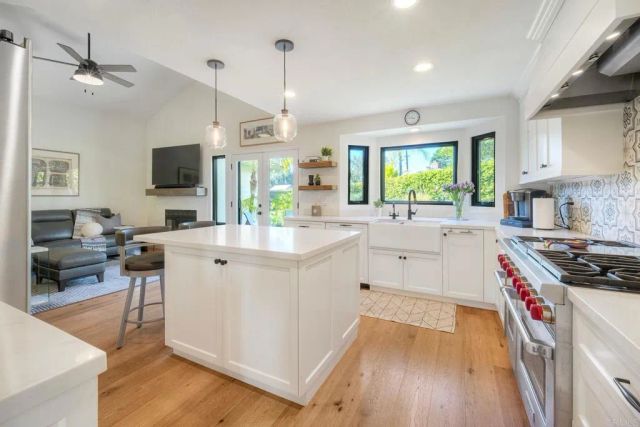 1011 Monterey Vista Way, Encinitas, CA 92024
