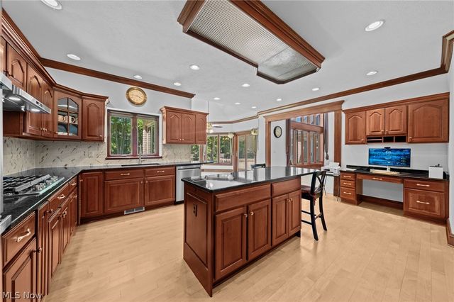 298 Village Drive, Broadview Heights, OH 44147